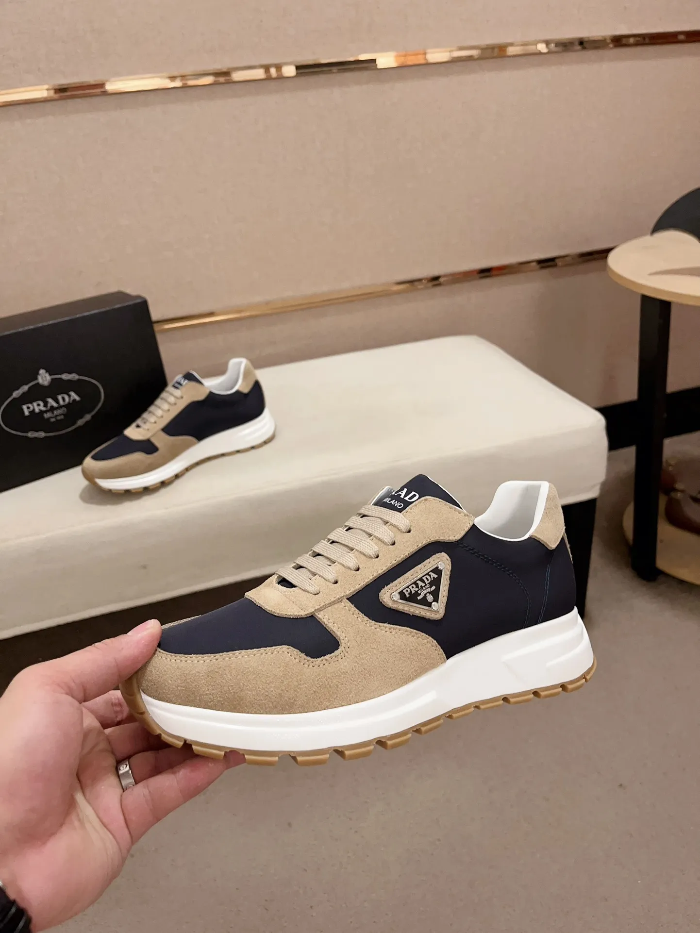 Men's shoes💰 540💰 ✔️✔️✔️Higher version High-quality new PRADA (Prada) counters are launched simultaneously. The new men's shoes and 😘fabric are made of selected first-layer cowhide ➕ breathable fabric technology. Lining: Full cowhide lining. 👍🏿 High-end ☄️ air-cushion molded anti-slip rubber outsole, exquisite lines, simple and elegant, comfortable and high-end for leisure travel. Code number: 38 to 44 (45 can be customized)